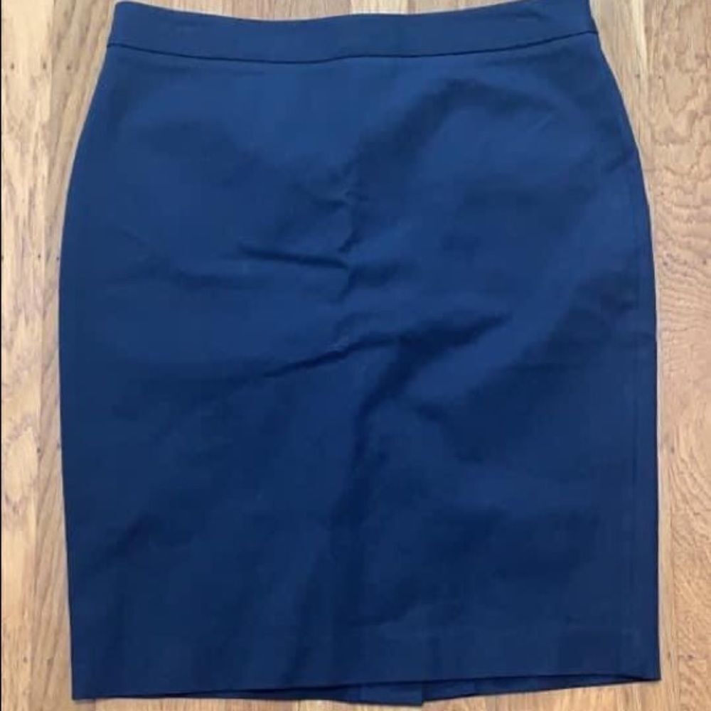 3 for $20 Banana Republic Skirt 
Size 8 Tall